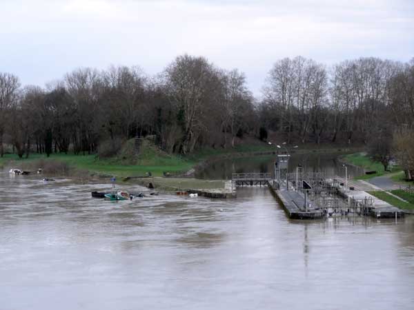Garonne et le canal a Castets
