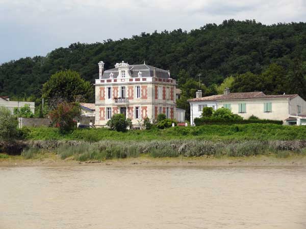 Chateau du bord de Garonne